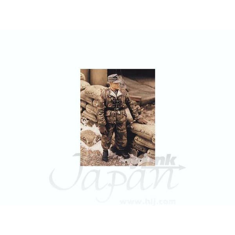 1/35 German Tanker in Winter Dress WWII