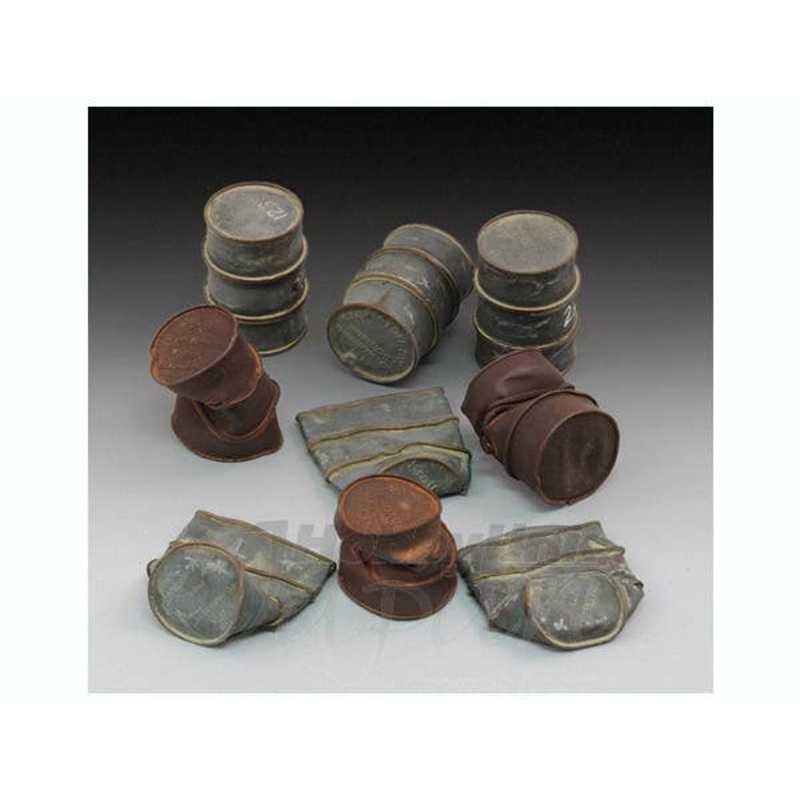 1/35 WW.II Damaged German Oil Drums