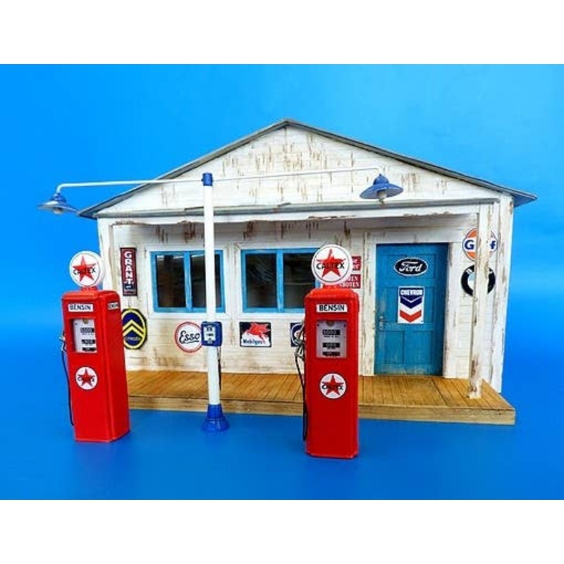 1/35 Gas Station