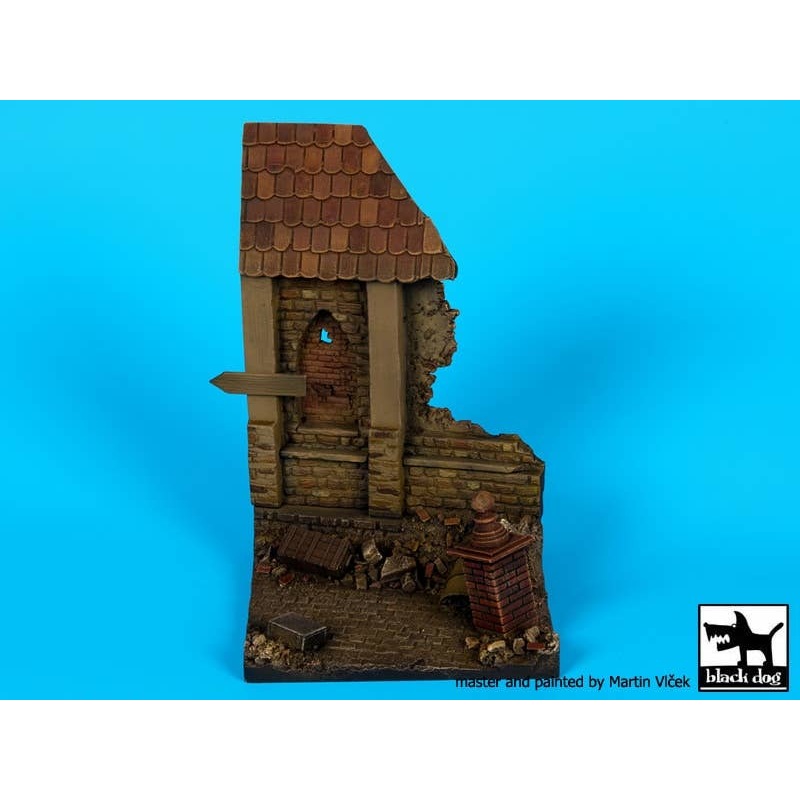 1/35 Ruined House Base
