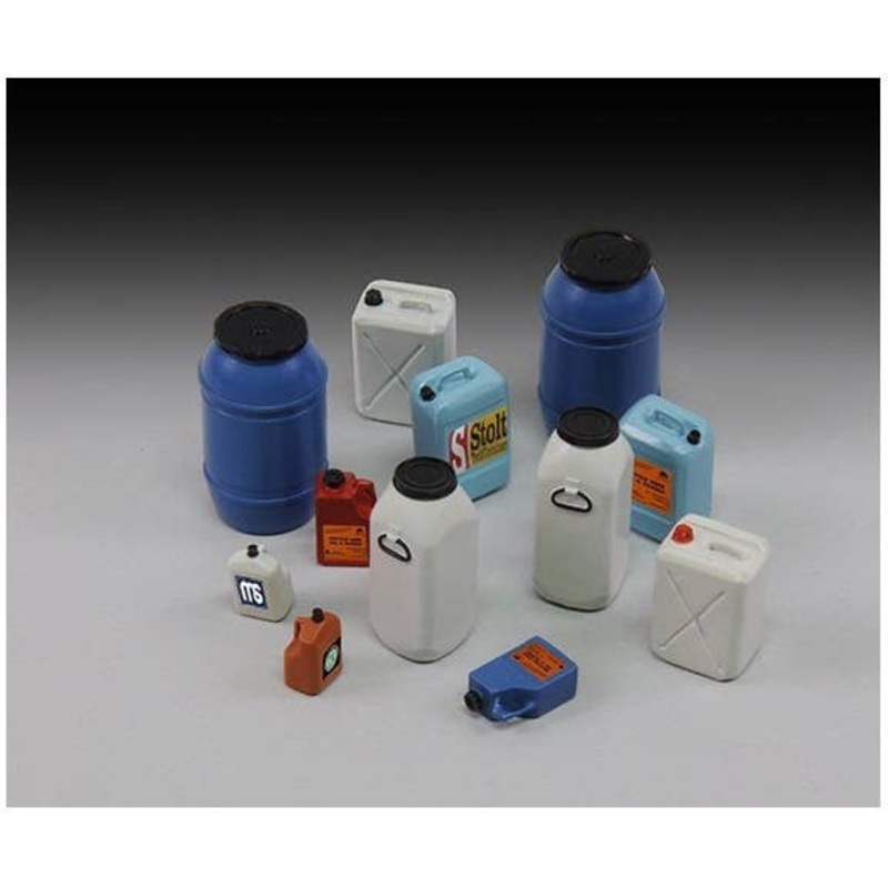 1/35 Plastic chemical/water containers & bottles