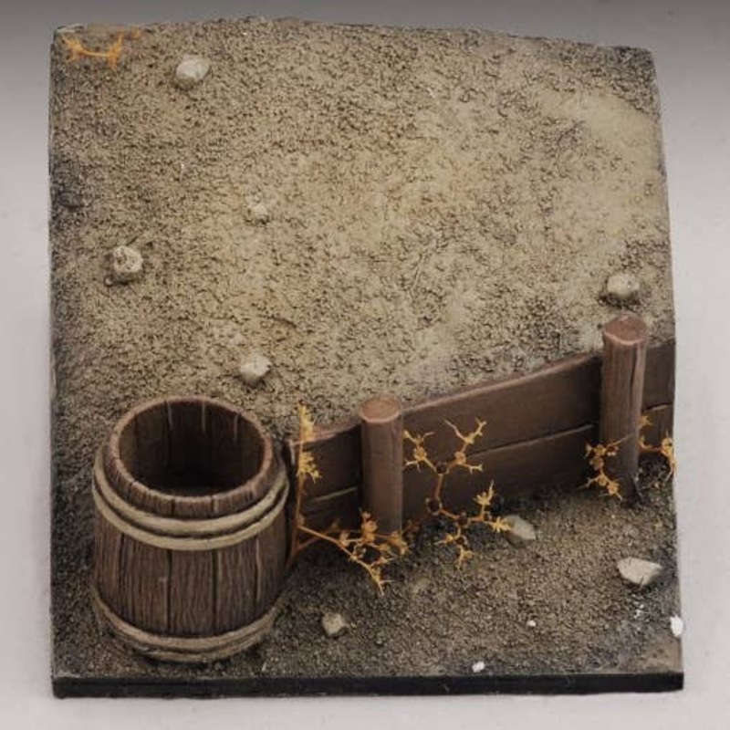 1/35 Base with Bucket and Wooden Wall