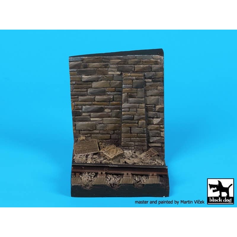 1/35 Wall with Rail Base