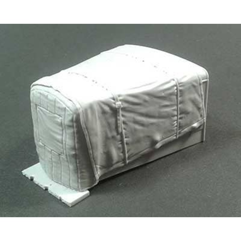 1/35 Hanomag SS100 Engine Deck with Canvas Cover