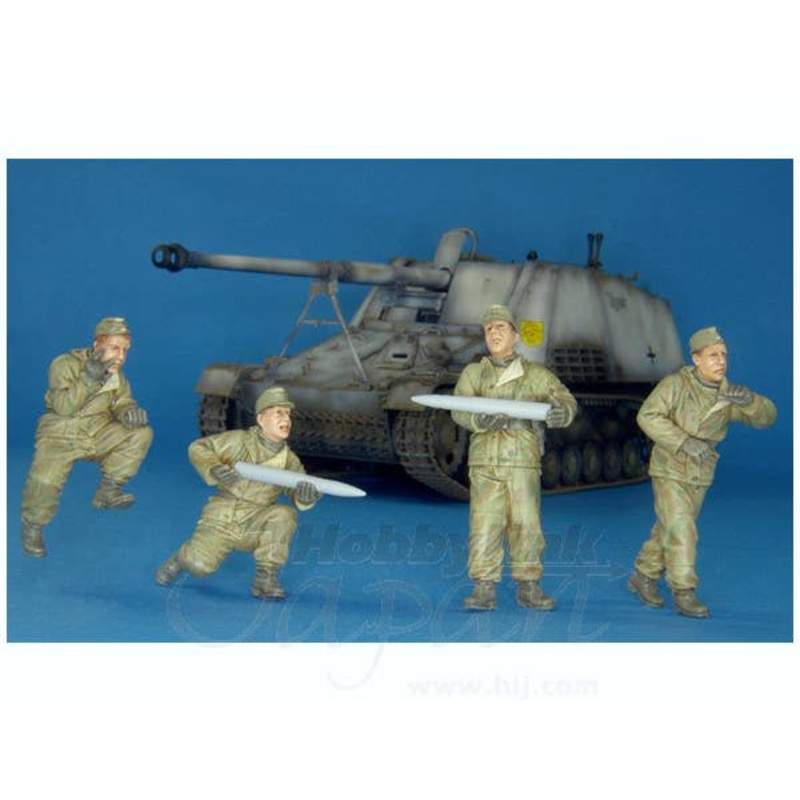 1/35 Sd.Kfz.164 German  Nashorn Crew Eastern Front (4pcs)