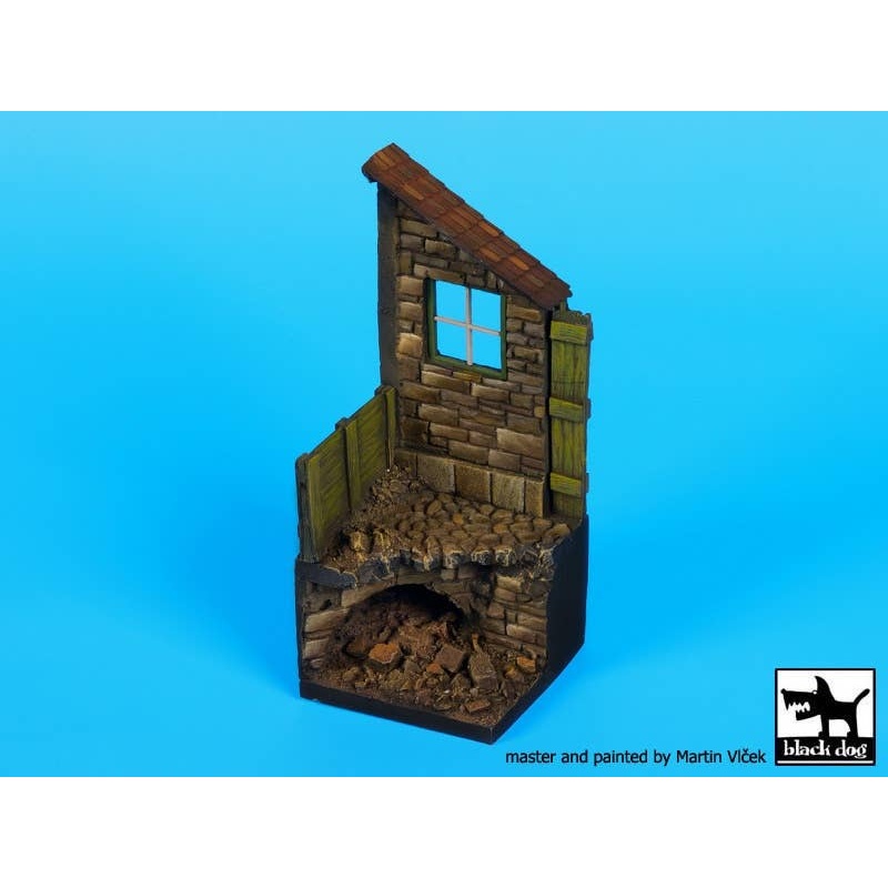 1/35 House with Drain Base