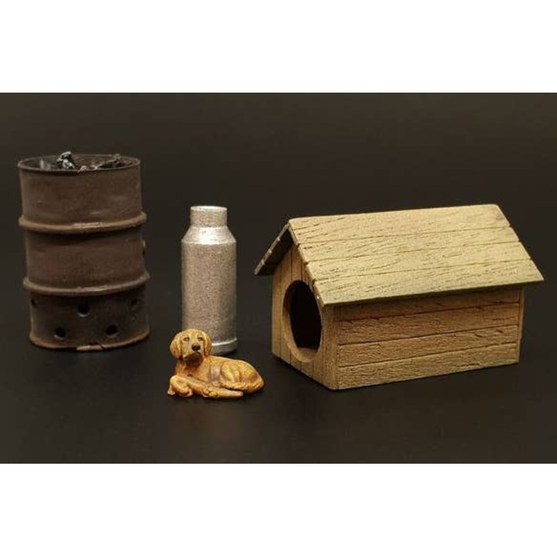 1/35 Dog House with Dog