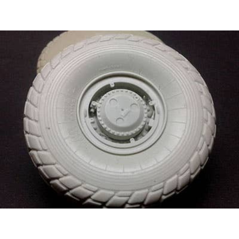 1/35 South Africa G6 Rhino Self-Propelled Artillery Tire Wheel
