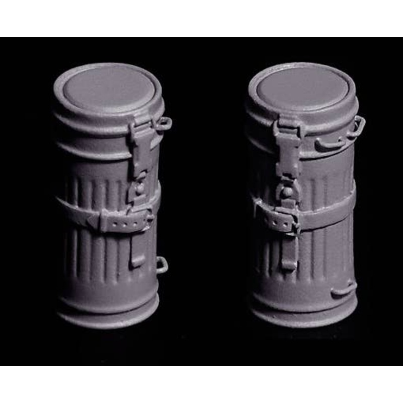 1/35 WW.II German Gas Mask Case with Vehicle Mount (2 pieces)