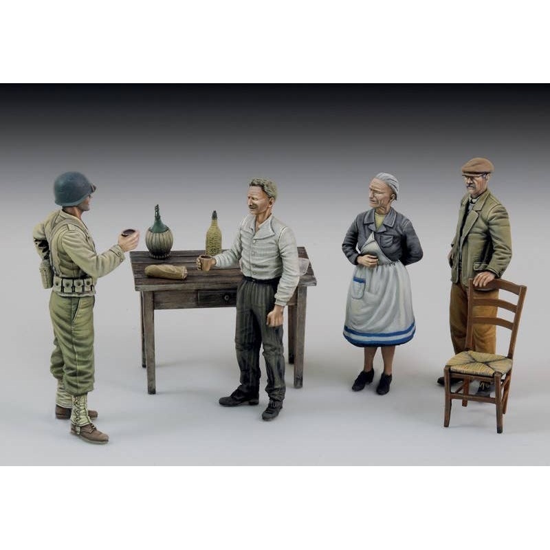 1/35 WWII US Soldiers Complaining with The Ordinary people