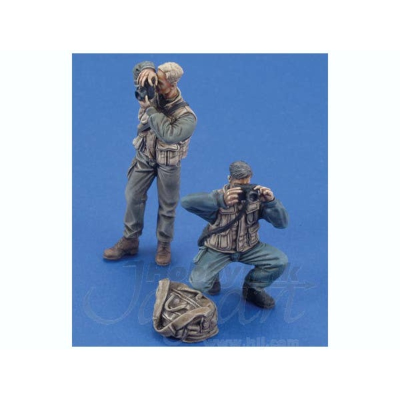 1/35 Photographers (2 figures)