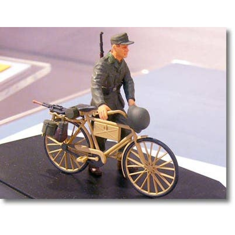 1/35 German Soldiers with Bicycles Set B