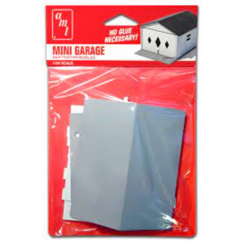 AMT MINI GARAGE SNAP 1:64 SCALE MODEL KIT | AMT1361 | Auto World