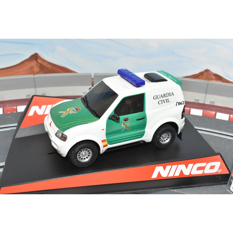 50519 NINCO 1/32 SLOT CAR MITSUBISHI PAJERO GUARDIA CIVIL
