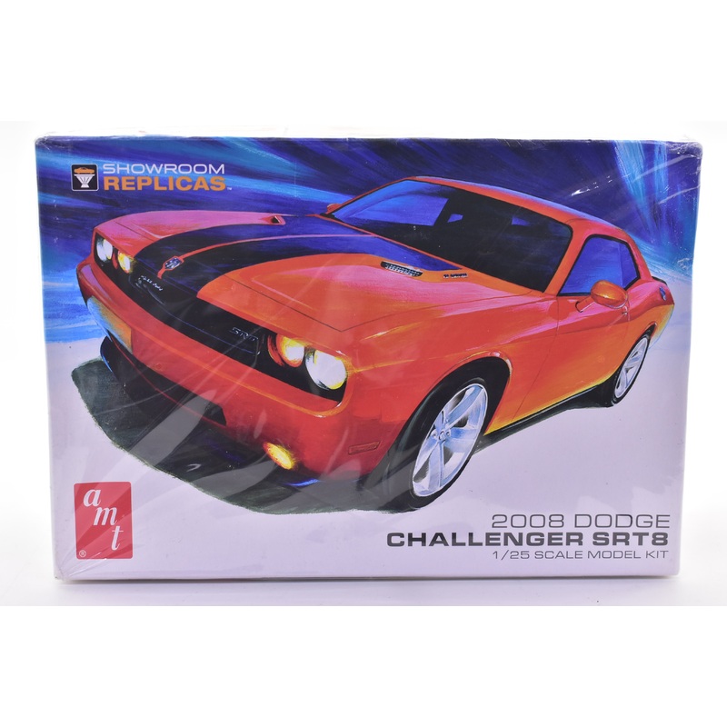 2003 Dodge Challenger SRT8 Showroom Replicas 1:25 | AMT1075 | Amt Model