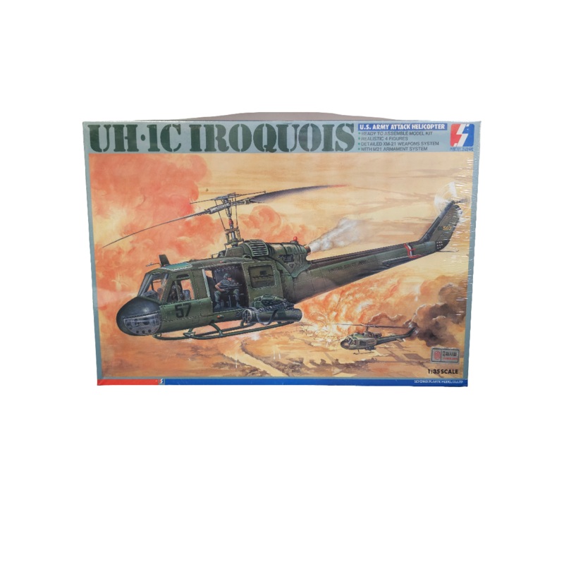 UH-1C Iroquois U.S. Army Attack Helicopter | 9002| Seminar Plastic Model CO