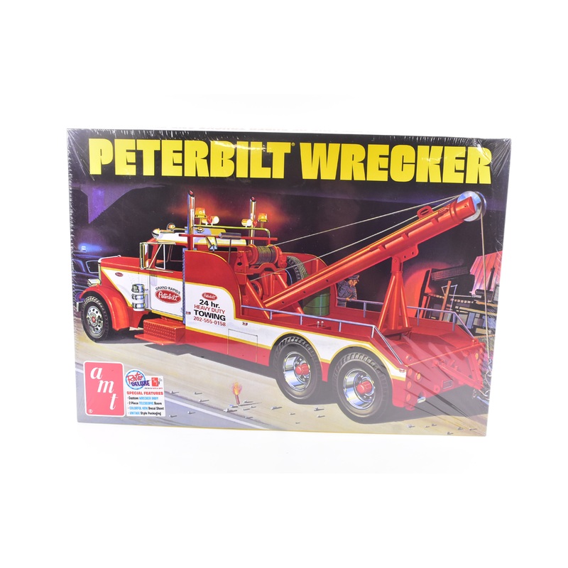 Second Chance  Peterbilt Wrecker Super Detailed  1/25 Scale | AMT1133 | AMT Model Kits