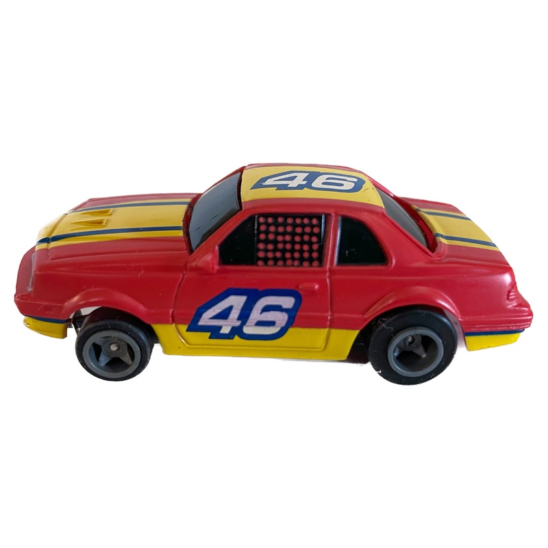 Rokar46 Generic NASCAR Red/YellowwithLights|13017B | Life-Like
