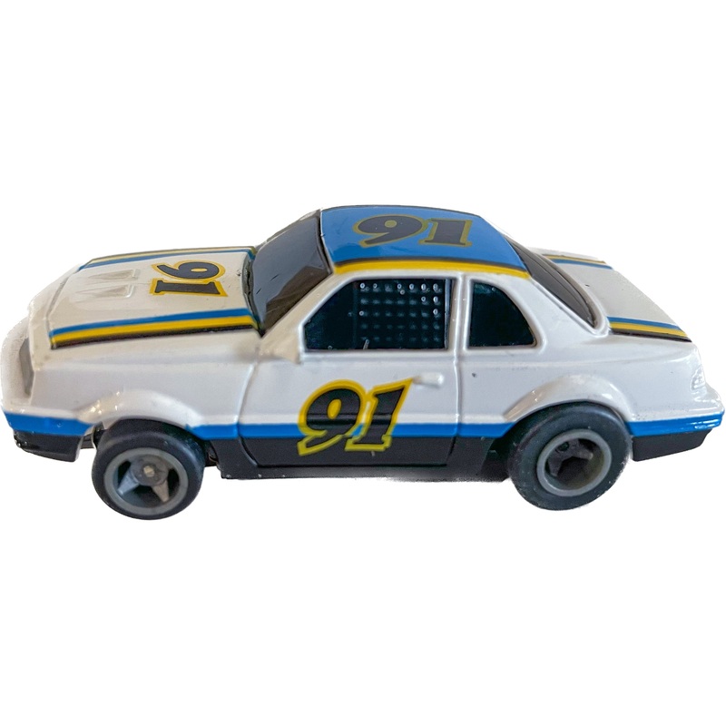 RokarGeneric NASCAR White/Blue/YellowwithLights|13016B | Life-Like