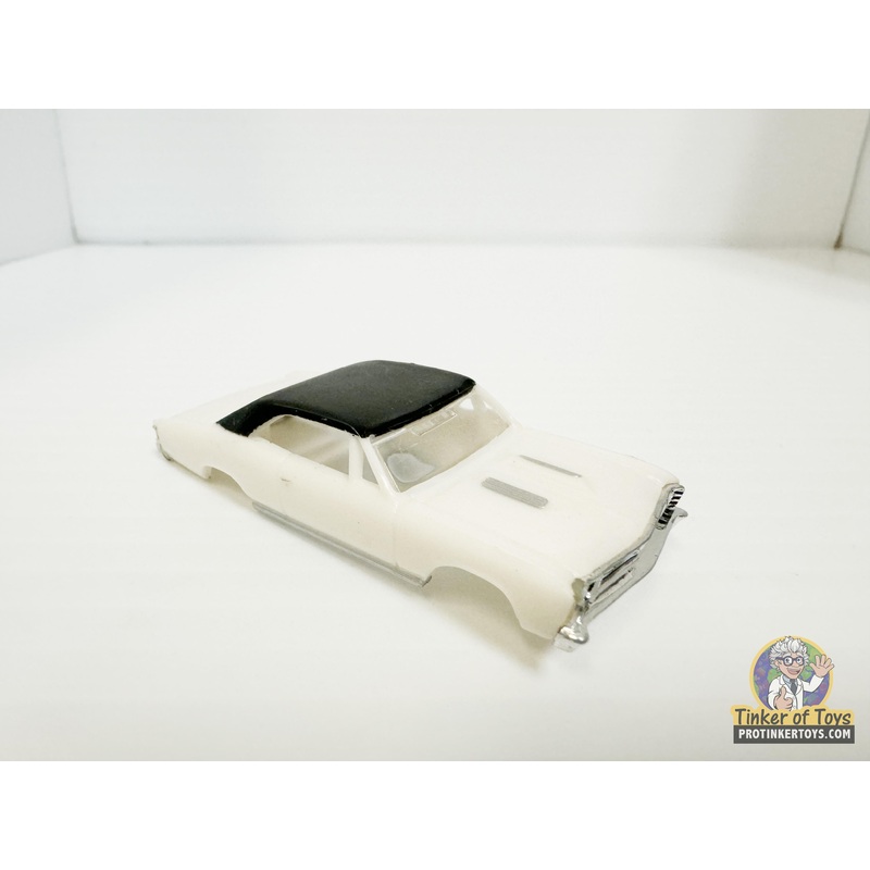 1967 Chevelle SS Vinyl Top White Black | MM04080 | Model Motoring