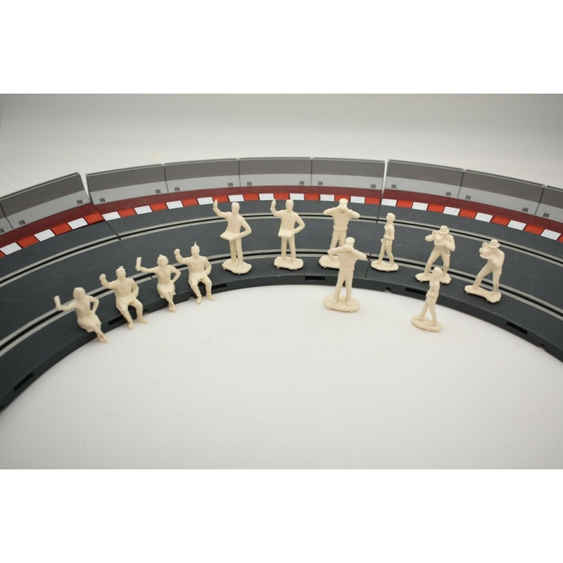 Motor Racing Spectators 12 Figures (Unpainted) 1/32 Scale |303058821440 |HORNBY