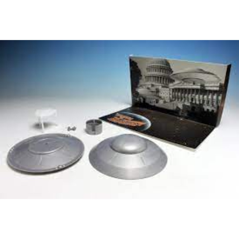 Earth vs The Flying Saucers Plastic Model kit with Backdrop | ALM1005 |  Atlantis Model