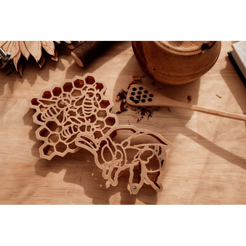 Kinfolk Pantry Bee & Honeycomb Eco Cutter Set