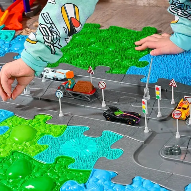 Happy Feet Magnetic Car Track Set