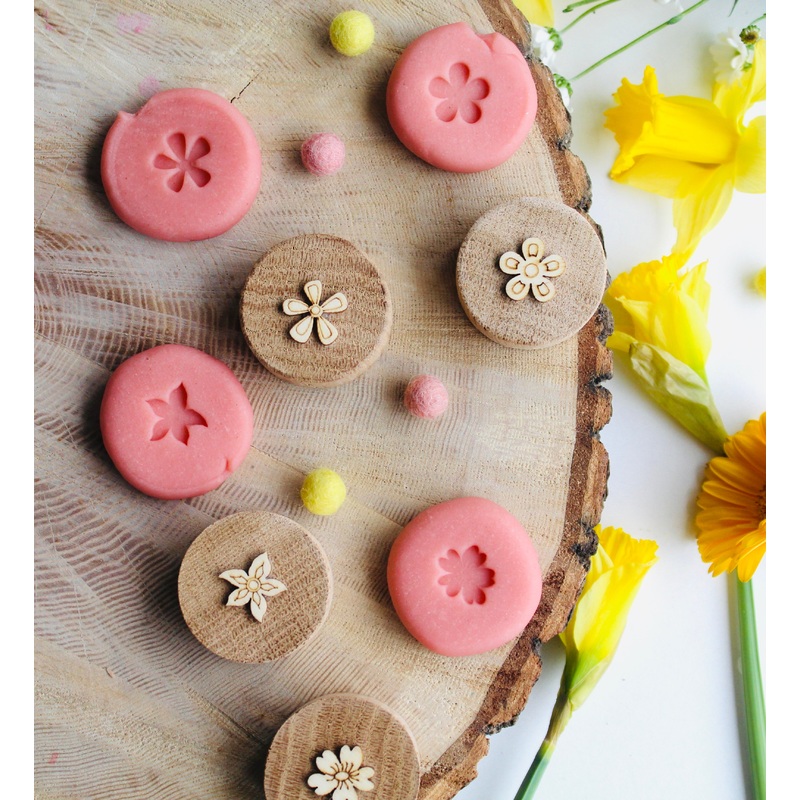 Curiosity Corner Oak Stamps - Flowers