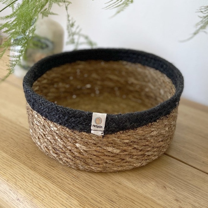 Respiin Shallow Seagrass & Jute Basket Medium Natural / Black